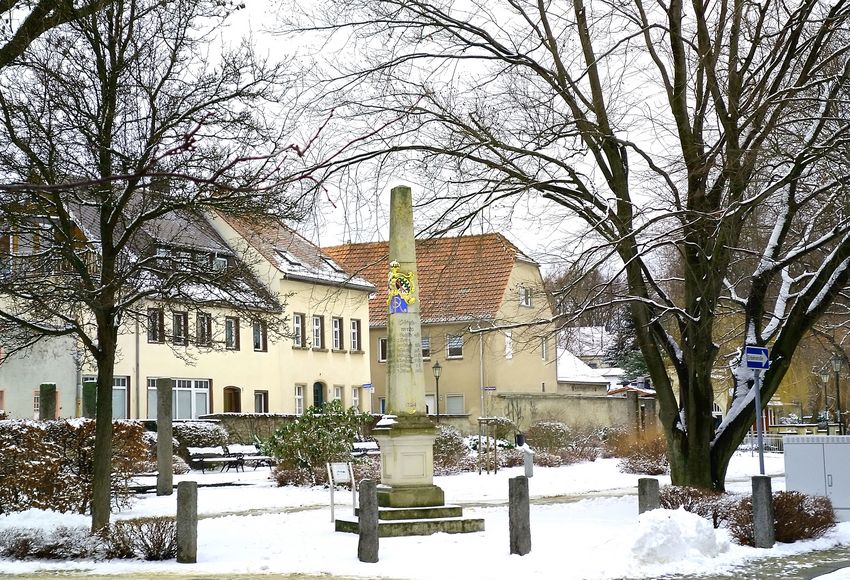 Denkmal in Bischofswerda im Schnee
